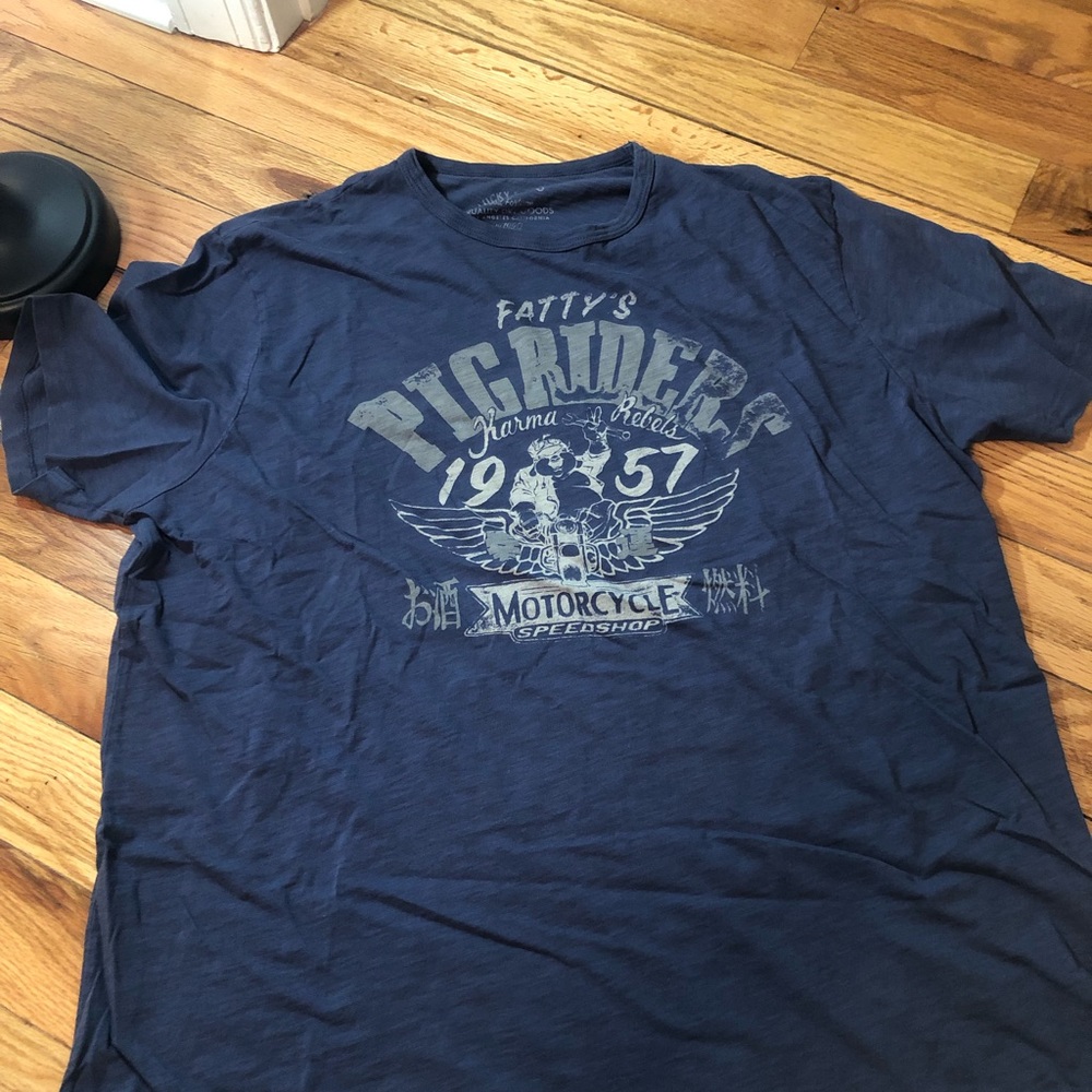 💜3/$35!! Navy T-shirt XXL